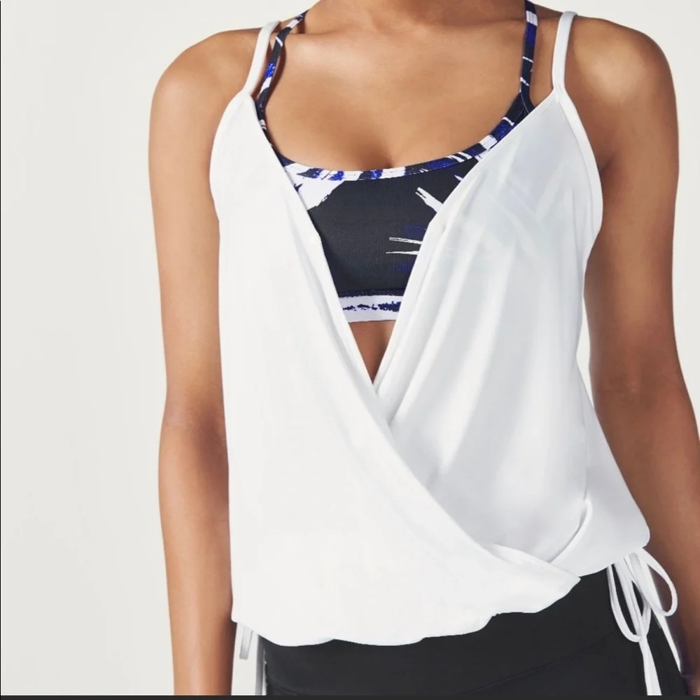 Fabletics Elaine Performance Top - Picture 1 of 4